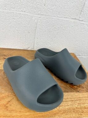Yeezy Slide Slate Marine Foam Sandals Size 5 US Original Kanye West
